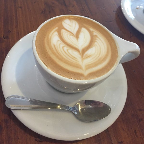 Foto diambil di Mission Coffee Co. oleh Aaron pada 5/2/2016