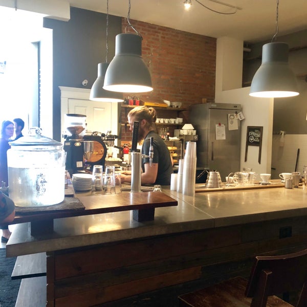 Foto diambil di Mission Coffee Co. oleh Aaron pada 5/6/2019
