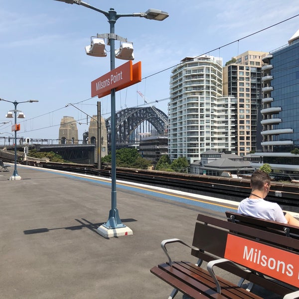 Photo taken at Milsons Point Station by Aaron on 1/10/2020