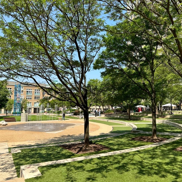 Reston Town Square Park - 2 tips