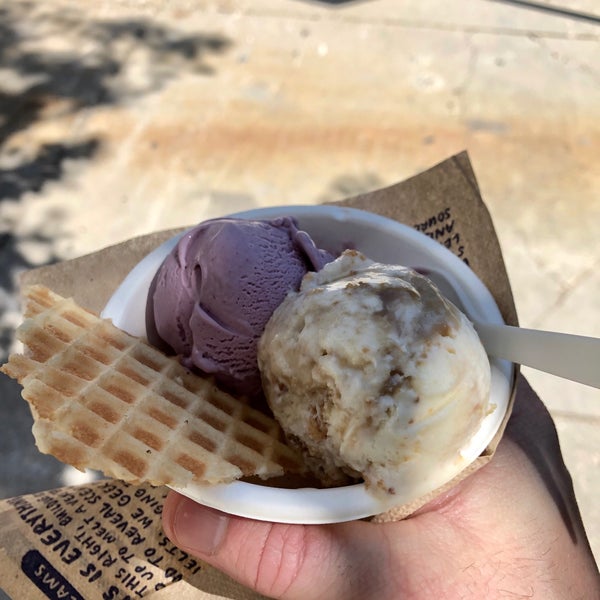 Photo taken at Jeni&#39;s Splendid Ice Creams by Aaron on 8/30/2020