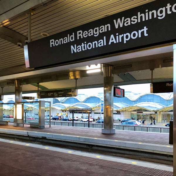 Photos at Ronald Reagan Washington National Airport Metro Station ...