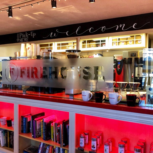 Foto tirada no(a) Firehouse Coffee &amp; Teas por Aaron em 2/10/2021