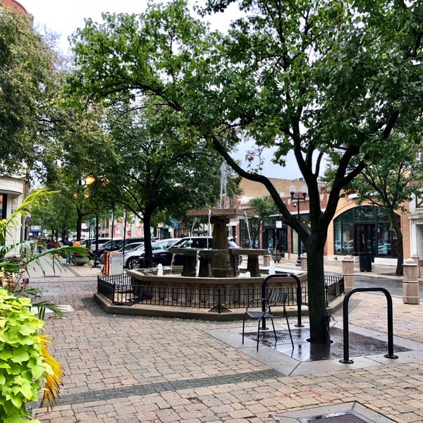 Photos at Lincoln Square (Giddings Plaza) Ravenswood 28 tips from