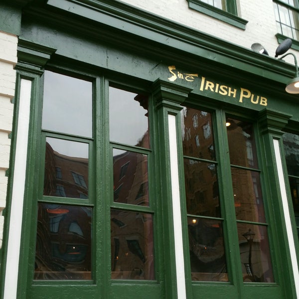 Foto tirada no(a) Siné Irish Pub &amp; Restaurant por Alejandra M. em 9/15/2016