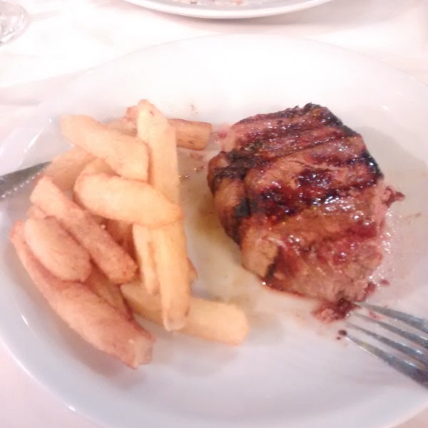 Ojo de bife com papas.