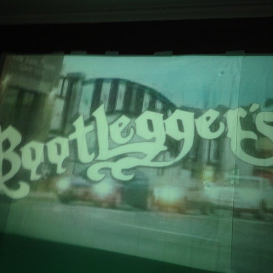 Das Foto wurde bei Bootleggers On Broadway von Roy B. am 11/11/2012 aufgenommen