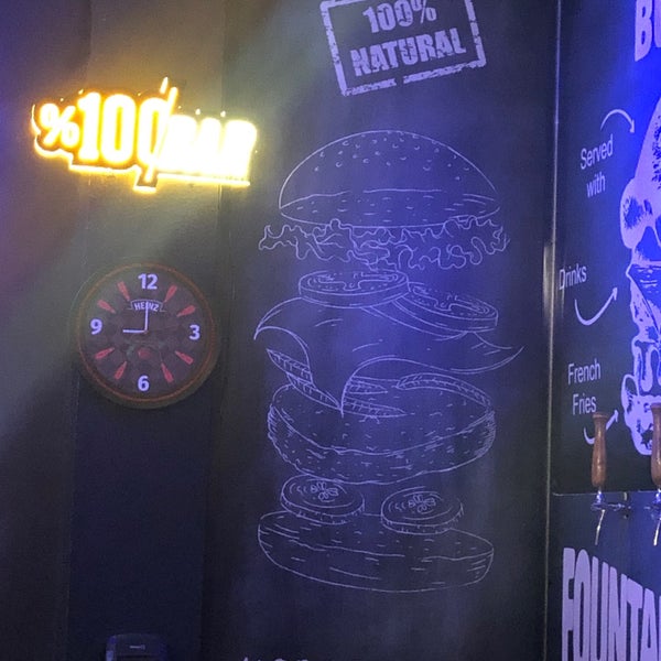 Foto tirada no(a) Tipsi Beer &amp; Burger House por Müge A. em 4/9/2019