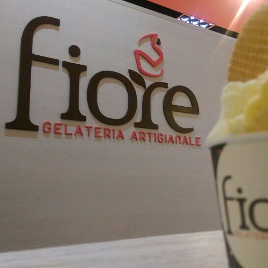 Photo taken at Fiore Gelateria by Guillermo E. on 6/22/2015