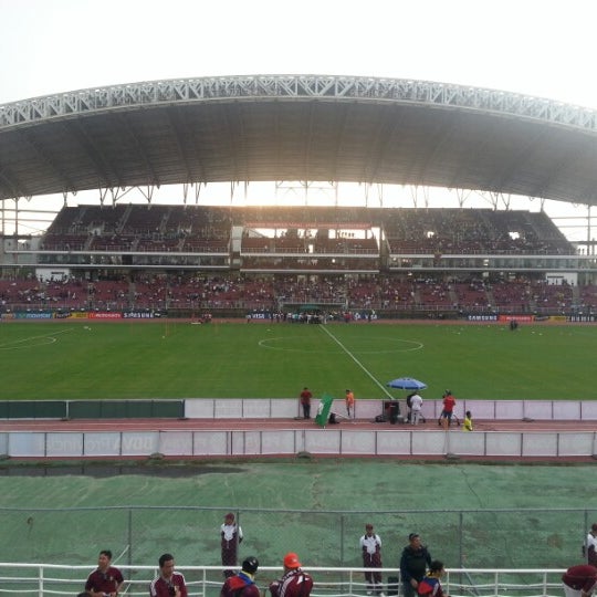 Photo taken at Estadio Olímpico Gral. José Antonio Anzoátegui by Jesús U. on 10/17/2012