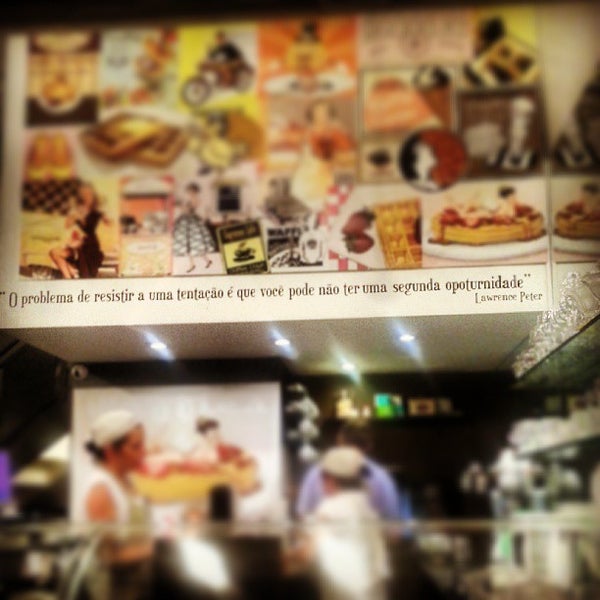 Photo taken at Zaffiro Waffle &amp; Café by Feliciano C. on 8/21/2013