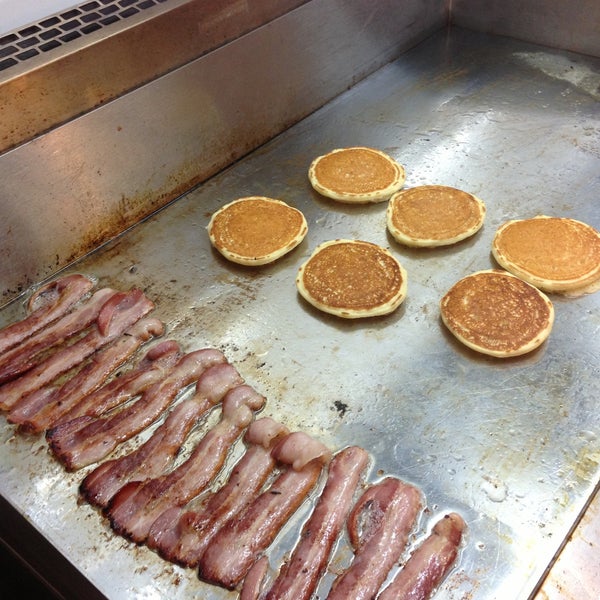 5/6/2013にMarko K.がRocket Burger Cafeで撮った写真