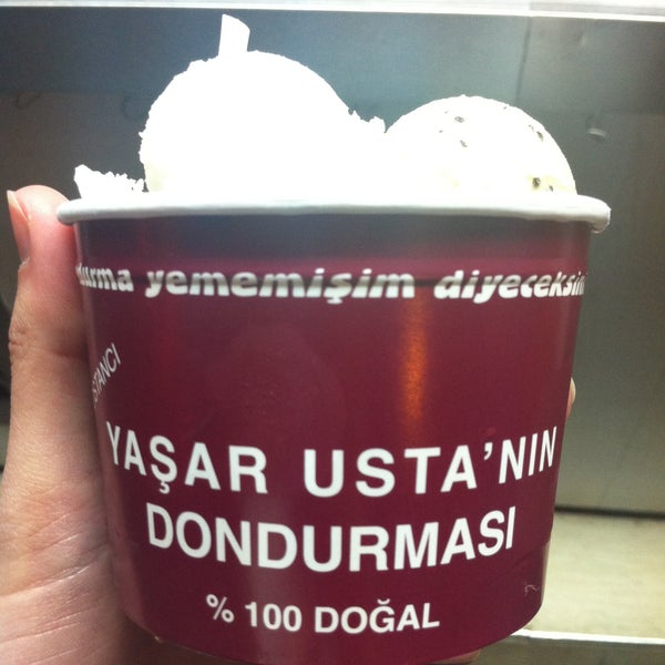 4/23/2013 tarihinde Suzannese M.ziyaretçi tarafından Dondurmacı Yaşar Usta'de çekilen fotoğraf