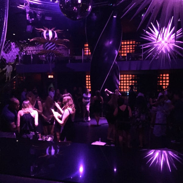 Foto tirada no(a) ORO Nightclub por Loly B. em 6/7/2015
