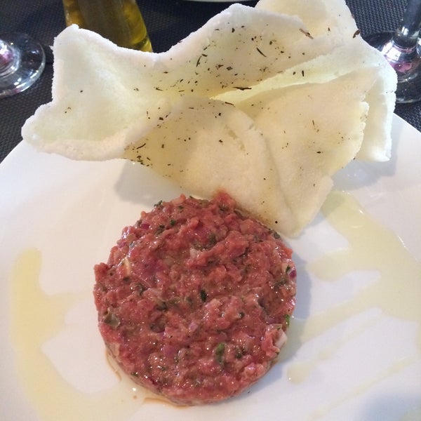 The place is really cozy, with a friendly and really educated staff. I loved the steak tartare with tapioca! But if you like big dishes, this is not your place, they serve small dishes.