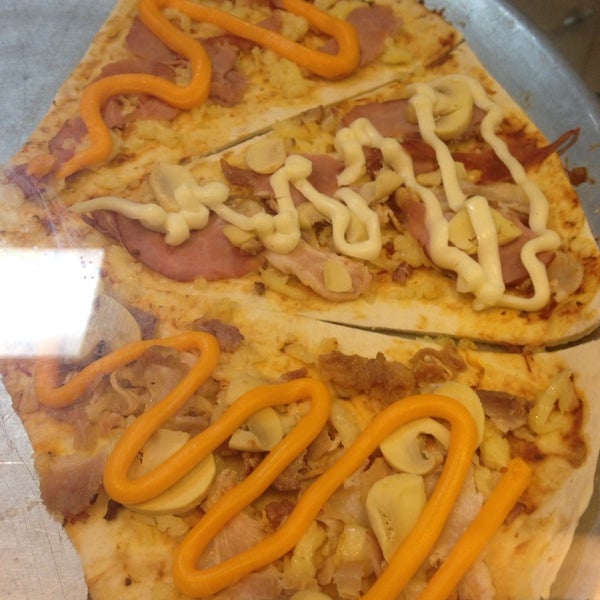 12/4/2013에 Sammuel T.님이 Shake Pizza에서 찍은 사진