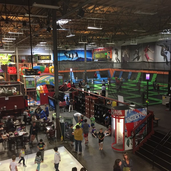 Photo taken at Elevated Sportz Ultimate Trampoline Park &amp; Event Center by Sergey I. on 9/30/2017