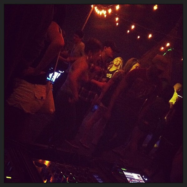 รูปภาพถ่ายที่ Rooftop Patio &amp; Lounge โดย DJ Electro R. เมื่อ 5/25/2013