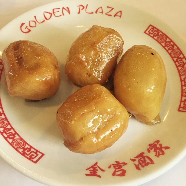 Foto scattata a Golden Plaza Chinese Restaurant da Maah M. il 3/25/2015