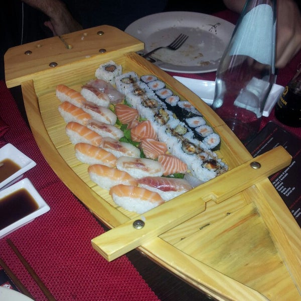 Photo taken at Sushi 189 by Leonardo T. on 5/15/2013