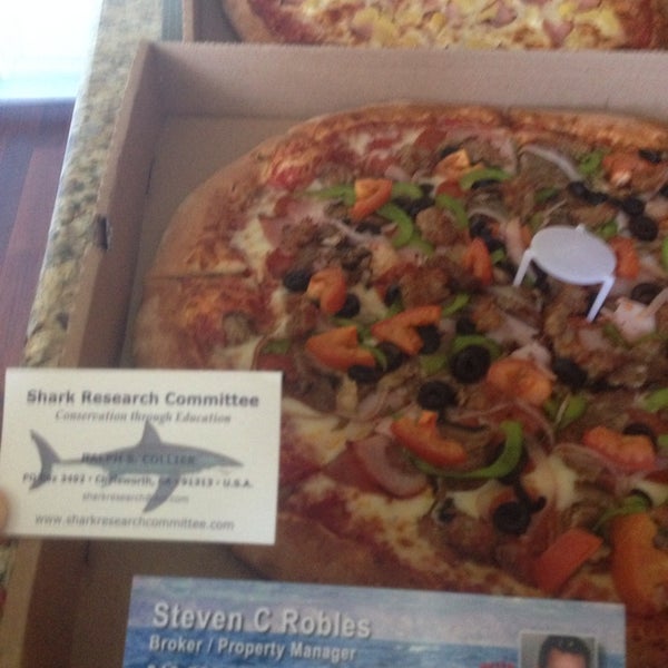 Shark week special, enjoyed meeting Ralph Collier and Steve Robles. Loved our pizza's: the Whale Shark and the Waikiki, thanks Ryan family!!