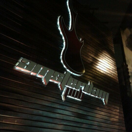 Foto tirada no(a) Amsterdam Pub por Suzane A. em 3/30/2013