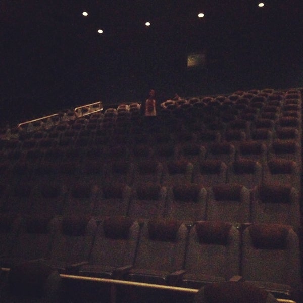 Foto di Regal Solomon Pond Marlborough, MA