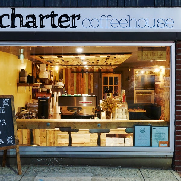 8/9/2016 tarihinde Charter Coffeehouseziyaretçi tarafından Charter Coffeehouse'de çekilen fotoğraf
