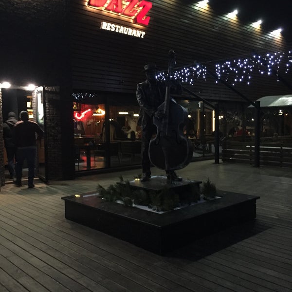 Foto diambil di Blues &amp; Jazz Bar Restaurant oleh AKN pada 2/1/2017