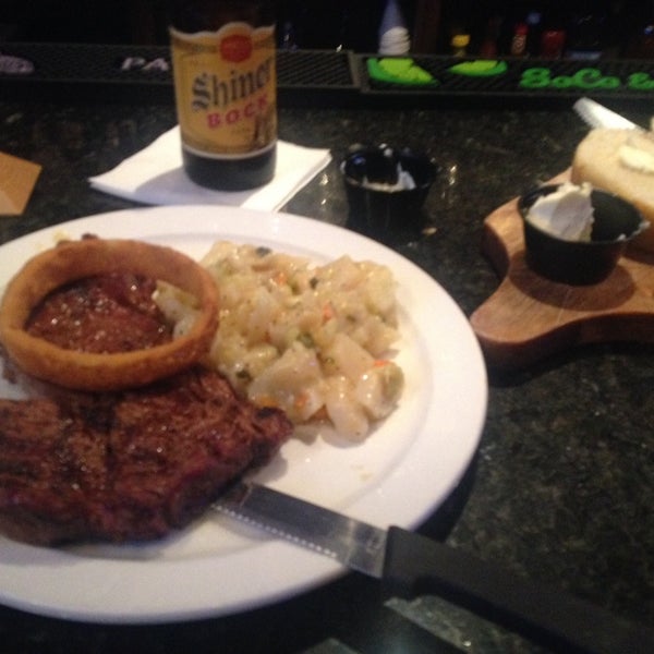 Das Foto wurde bei McBride’s Steakhouse von Andrew am 11/20/2013 aufgenommen