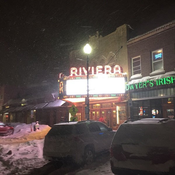 Foto tirada no(a) Riviera Theatre &amp; Performing Arts Center por Jibreel R. em 2/14/2015