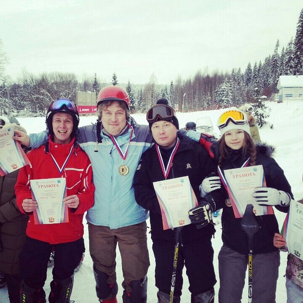олимп лыжи. малое уварово горнолыжный склон. лыжные гонки сигаево. горнолыжка кукмор. зимние виды спорта.