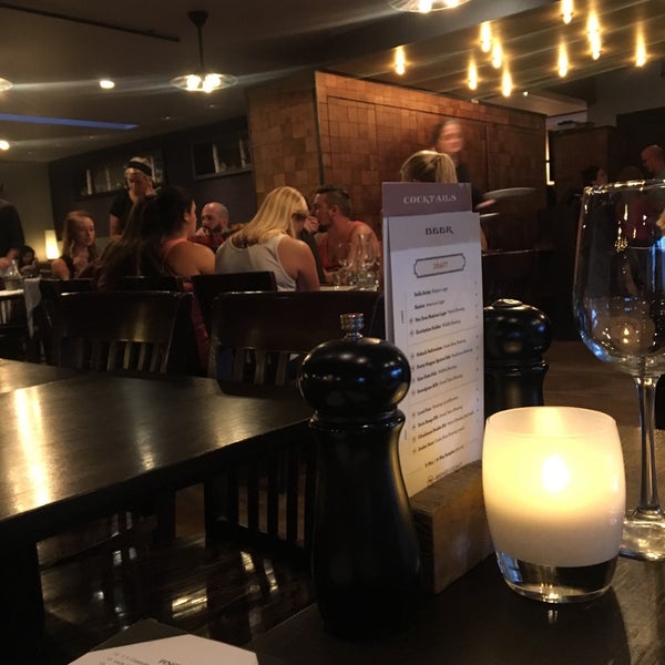 Foto tirada no(a) Local Restaurant &amp; Bar por DJ J. em 7/24/2017