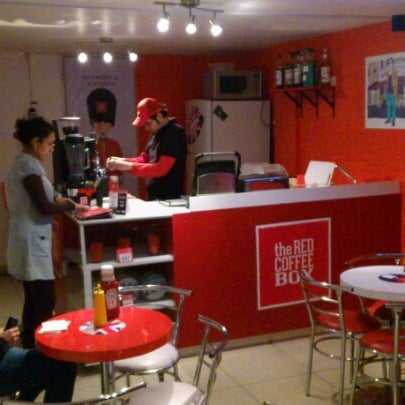 11/24/2012 tarihinde love l.ziyaretçi tarafından The Red Coffee Box'de çekilen fotoğraf