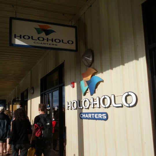 10/7/2012 tarihinde Dallas Nagata W.ziyaretçi tarafından HoloHolo Charters'de çekilen fotoğraf