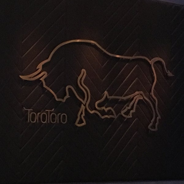 Снимок сделан в Toro Toro Restaurant пользователем Carolyne G. 11/30/2016