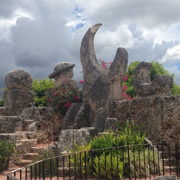 5/31/2015 tarihinde Carolyne G.ziyaretçi tarafından Coral Castle'de çekilen fotoğraf