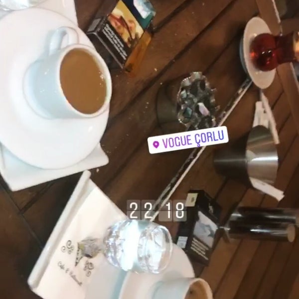 Foto diambil di Vogue Cafe &amp; Restaurant oleh 💐 pada 5/5/2019