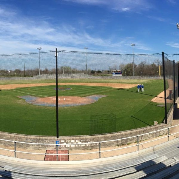 Das Foto wurde bei Rick Carpenter Field - Home of Elkins Baseball von Rick Carpenter Field - Home of Elkins Baseball am 6/15/2015 aufgenommen