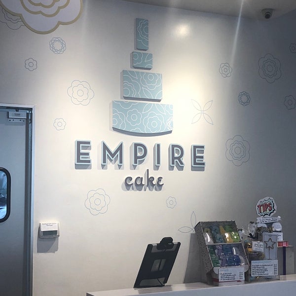 Foto scattata a Empire Cake da Angela D. il 8/3/2018