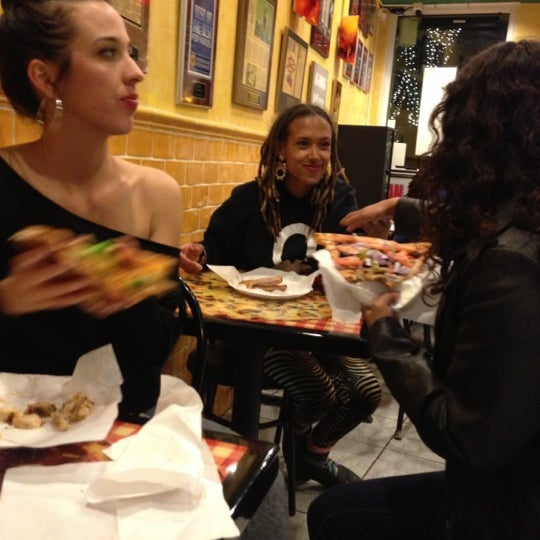 รูปภาพถ่ายที่ Pizza Girls WPB โดย Rebecca เมื่อ 12/23/2012