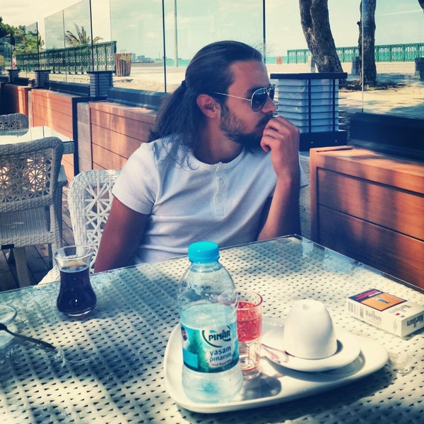 รูปภาพถ่ายที่ Banjo Cafe&amp;Restaurant โดย Umut yüceloğlu เมื่อ 7/4/2013