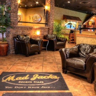 4/6/2015 tarihinde Mad Jacks Sports Cafeziyaretçi tarafından Mad Jacks Sports Cafe'de çekilen fotoğraf