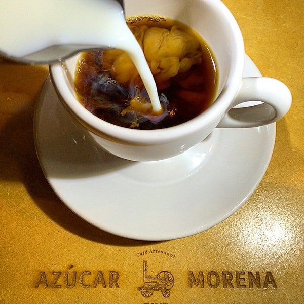 รูปภาพถ่ายที่ Azúcar Morena โดย Claudia H. เมื่อ 2/19/2015