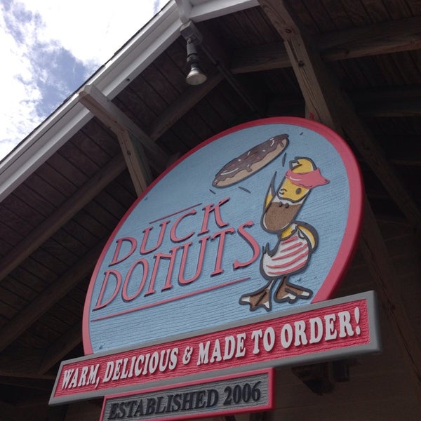7/2/2013 tarihinde Julie D.ziyaretçi tarafından Duck Donuts'de çekilen fotoğraf