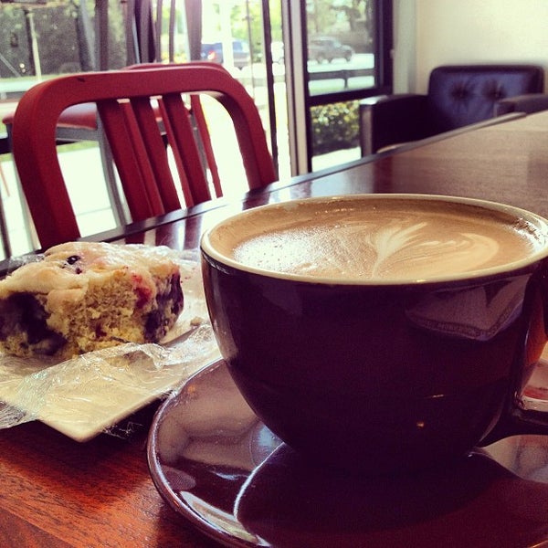 4/26/2013 tarihinde Aliciaziyaretçi tarafından Cafe Moka'de çekilen fotoğraf