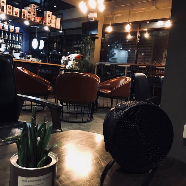 รูปภาพถ่ายที่ Arya’s Coffee &amp; Tea โดย Gabe เมื่อ 8/13/2018
