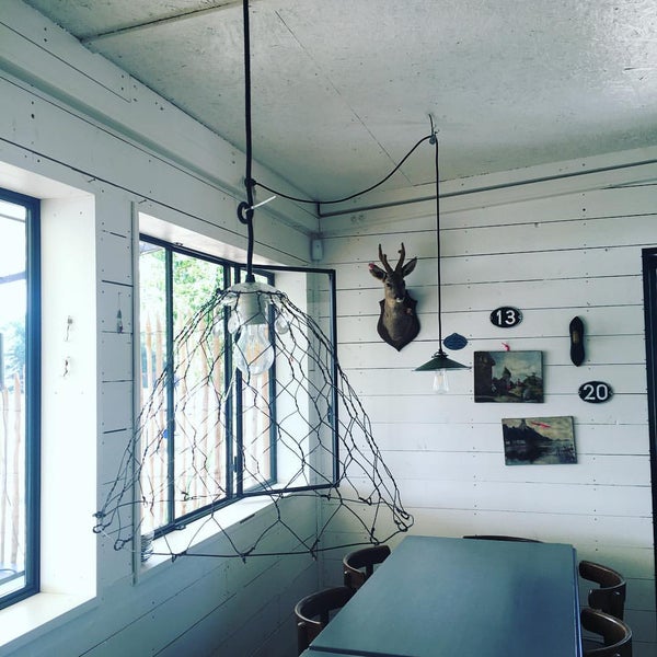 La Cabane Du Chat Qui Peche Bistro In Cantenay Epinard