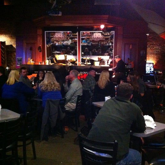 Foto tomada en 88 Keys Sports Bar with Dueling Pianos  por Janet K. el 11/4/2012