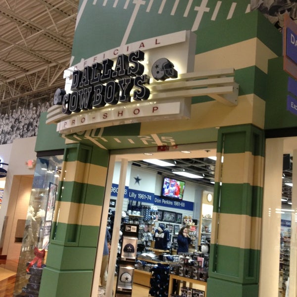 Dallas Cowboys Pro Shop - Grapevine Mills Mall - Grapevine Mills - 252  visitors